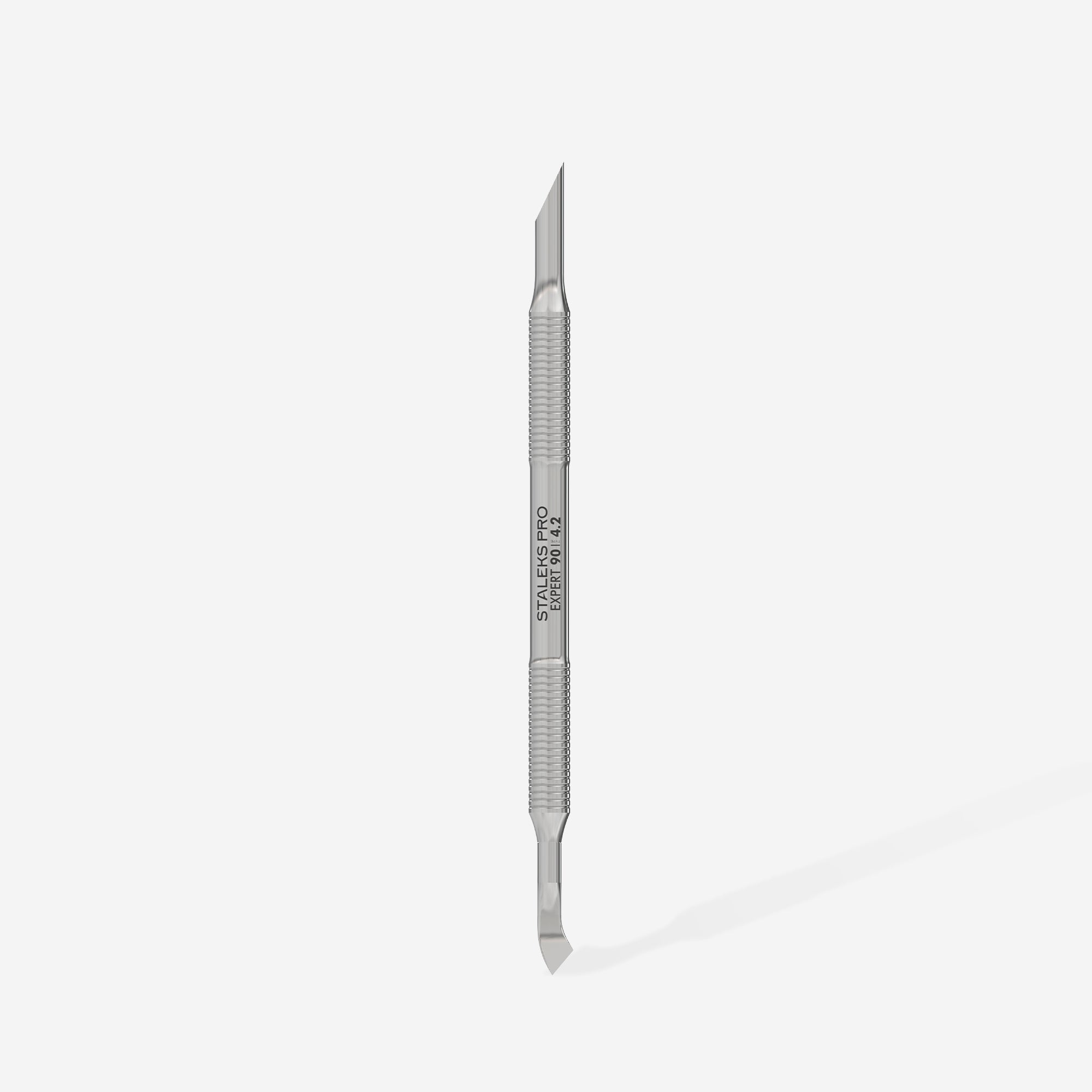 Empujador de manicura EXPERT 90 TIPO 4.2 (empujador biselado y hoja doblada)